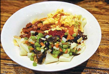 Shaanxi oil-sprayed noodles (youpo mian) 