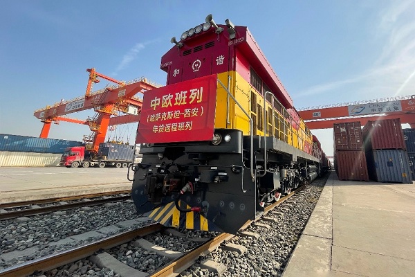 China-Europe freight train brings Spring Festival goods to Xi'an 