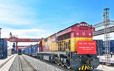 China-Europe freight train explores new transportation mode 