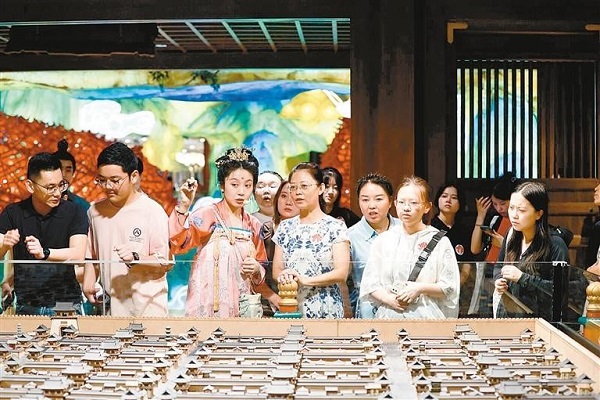 Xi'an launches night tour carnival event