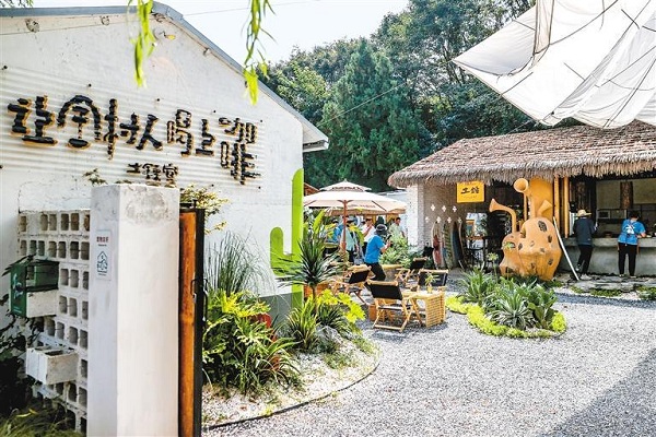 Village cafe in Qinling Mountains turns into hot spot for tourists