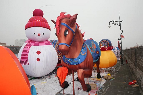 Xi'an City Wall Lantern Festival under preparation