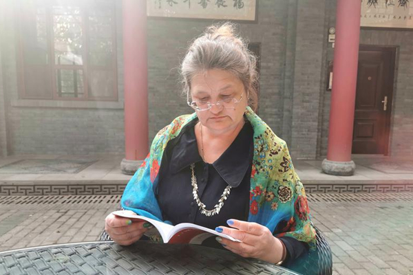 Russian woman dedicated to translation adores Xi'an