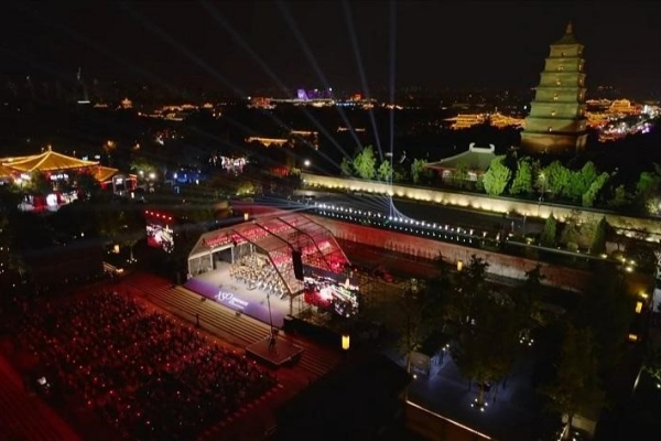 Xi'an Symphony Orchestra stages outdoor performance