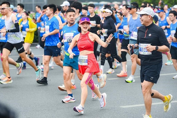 35,000 runners compete in Xi'an Marathon