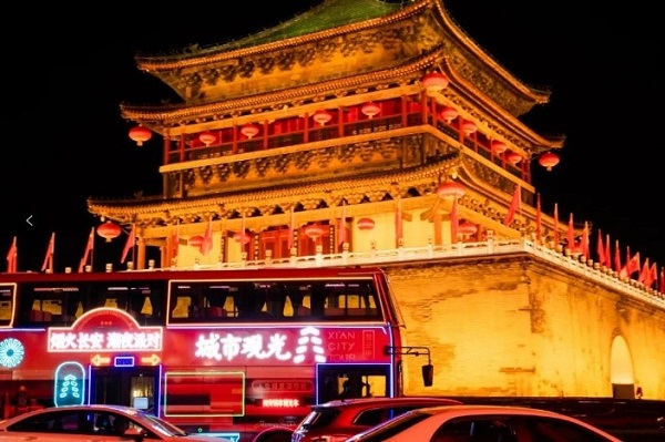 Xi'an city tour bus offers enchanting experiences for Spring Festival